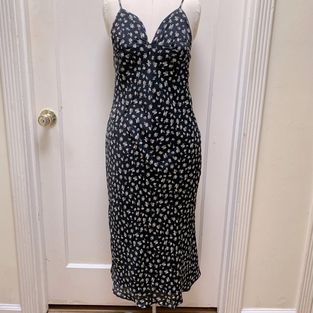 URBAN OUTFITTERS Midi Dress